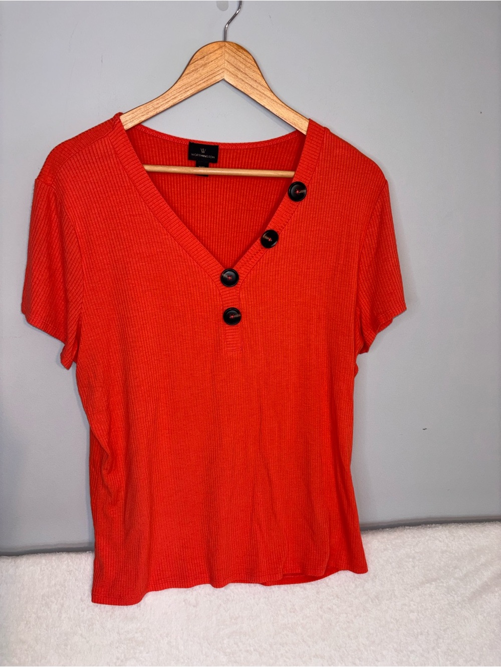 Casual Worthington V-neck Orange ribbed texture and dark button shirt Size XXL